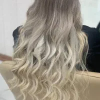 نیازمند چندین مدل  برای رنگ مو