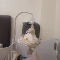 موزیکال روی تخت بچه
