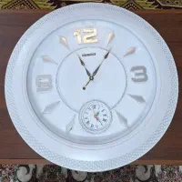 ساعت دیواری سفید