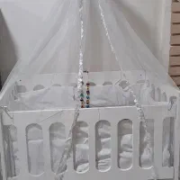 تخت کنار مادر