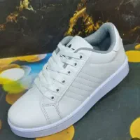 کتونی ضدآب آلستارآدیداس