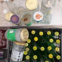 فروش تعدادی بطری شیشه ای