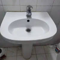 یک عددروشویی همراه باسنگ دستشویی فلش تانک