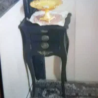 میز تلفن و ساعت ایستاده