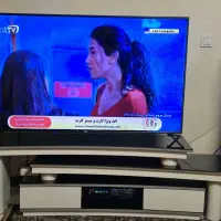 تلویزیون ۵۵ اینچ همراه میز