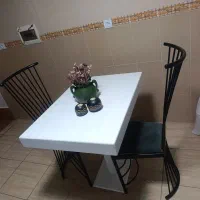 میز نهار خوری در حد نو