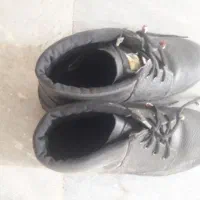 یک عدد کفش کار|کیف، کفش، کمربند|تاکستان, |دیوار