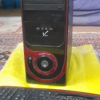 یک کامپیوتر با کیس سالم