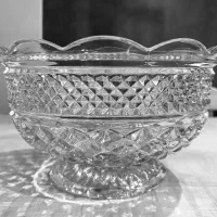 ظرف قدیمی،کریستال خشتی آمریکایی.چیدمان تئاتر سینما