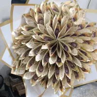 باکس گل و پول هدیه‌ای شیک، خاص و کاملاً سفارشی|گل مصنوعی|یزد, |دیوار