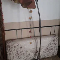 میزخاطره بزرگ وآباژورایستاده