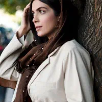 مجری و مدل خانم یا سناریو نویس متخصص