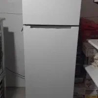 یخچال نو داخل کارتن. استفاده نشده