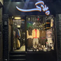 فروشنده پوشاک بوتیک لباس