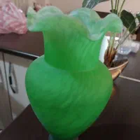گلدان سبز رنگ