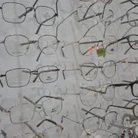 معاینه چشم و عینک و لنز آیهان