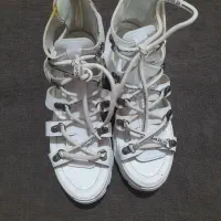 دمپایی‌کفشی‌|کیف، کفش، کمربند|املش, |دیوار