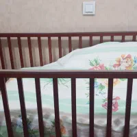 تخت خواب بچه چوبی با کف فلزی