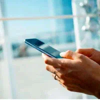 کار با گوشی در منزل