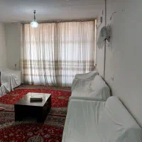 واحد همکف حیاط دار . راه جدا .پارکینگ دار.