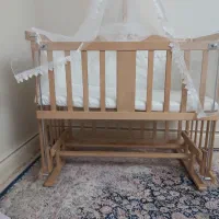 تخت گهواره ای کنار مادر