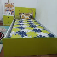 تخت یک نفره و پاتختی