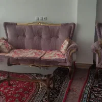 مبل هفت نفره و ویترین در حد نو بدون خط وخش