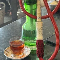 به چندکارگر قهوه خانه وسط کار و چایی ریز کار بلد