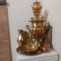 سماور زغالی با سینی و کاسه وقوری با یه دود کش