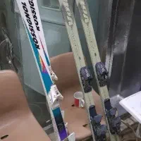 اسکی به همراه چوب اسکی