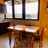 کلبه سوئیسی موکا|اجارهٔ کوتاه‌مدت ویلا و باغ|شفت, |دیوار