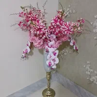 گل مصنوعی زیبا همراه با گلدان