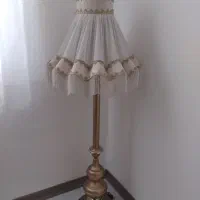 آباژور کنار مبل