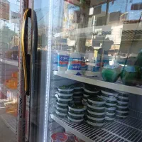 اشپز بازنشسته .صندقدار خانم و کارگر ساده