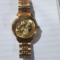 یک ساعت طلایی اتوماتیک