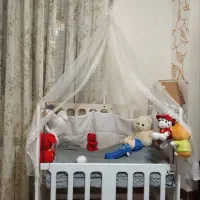 تخت کنار مادر