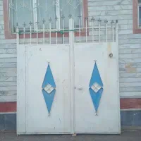 درب دو لنگه رو باز