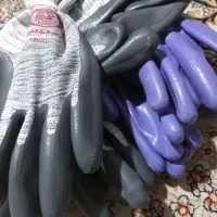 دستکش کار و ماسک دو دست لباس کار وکفش ایمنی مناسب