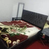 تخت دو نفره با آینه به همراه میز آرایش