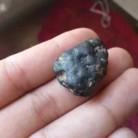 سنگ مغناطیسی  بسیار  قوی