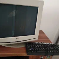مانیتور قدیمی همراه با کیبورد LG