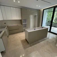 آپارتمان ۱۳۵ متر مدرن / سرتاسر پنجره / مجرد موجه