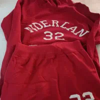 هودی ودامن قرمز