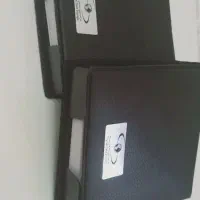 برگه یادداشت دارای یک جلد مشکی