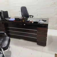 میز مدیریت و کارمندی