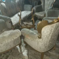 ۲دست مبل که یکیش سلطنتی ودیگری راحتی که ۵تفره