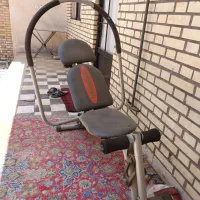 یه عدد دستگاه ورزشی