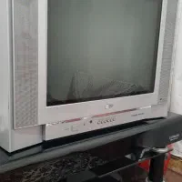 تلوزیون ۲۱ اینچ با میز