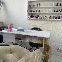 میز ناخن سفید طلایی در حد نو|آرایشگاه و سالن‌های زیبایی|رشت, حمیدیان|دیوار