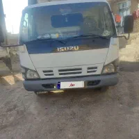 یک دستگاه خودرو ایسوزو